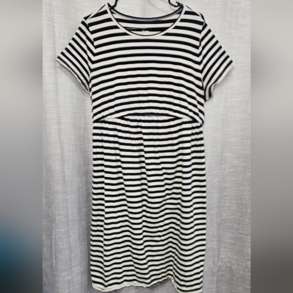 Isabel Maternity by Ingrid & Isabel Navy and White Striped Top - Picture 1 of 10